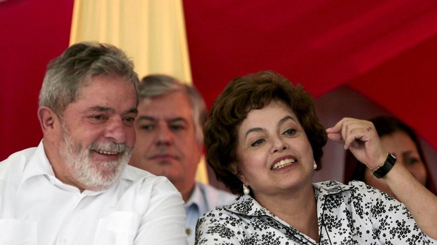 L'ancien président Luiz Inacio Lula da Silva et sa chef d'équipe Dilma Rousseff en 2010. L'ancien président Luiz Inacio Lula da Silva et sa chef d'équipe Dilma Rousseff en 2010.