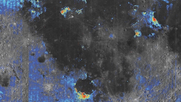 Les régions colorées contiennent plus d'eau que celles en gris. Les zones en jaune et orange sont celles qui contiennent le plus d'eau.