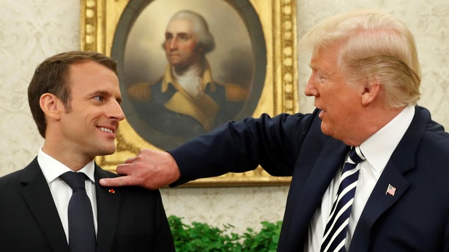 Le président des États-Unis, Donald Trump, avec son homologue français, Emmanuel Macron, dans le bureau ovale.