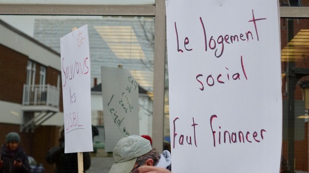 Manifestation pour avoir accès à un loyer à prix modique.