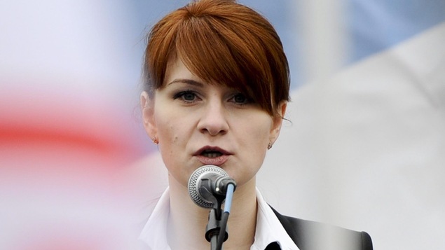 Maria Butina, devant un micro