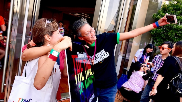 Charlene Liu (à droite), cofondatrice du festival de la fierté ShanghaiPRIDE, juin 2017. Charlene Liu (à droite), cofondatrice du festival de la fierté ShanghaiPRIDE, juin 2017.