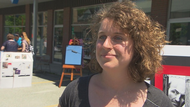 Marie-Ève Desroches, militante au Centre d'éducation et d'action des femmes de Montréal Marie-Ève Desroches, militante au Centre d'éducation et d'action des femmes de Montréal