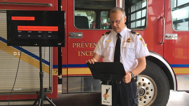 Le chef en prévention et en formation du Service de sécurité incendie de Val-d'Or, Mario Tremblay, Le chef en prévention et en formation du Service de sécurité incendie de Val-d'Or, Mario Tremblay,