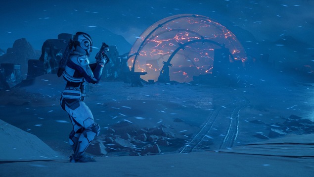 Un explorateur spatial armé progresse dans une tempête en direction d'un immense dôme rouge. Un explorateur spatial armé progresse dans une tempête en direction d'un immense dôme rouge.