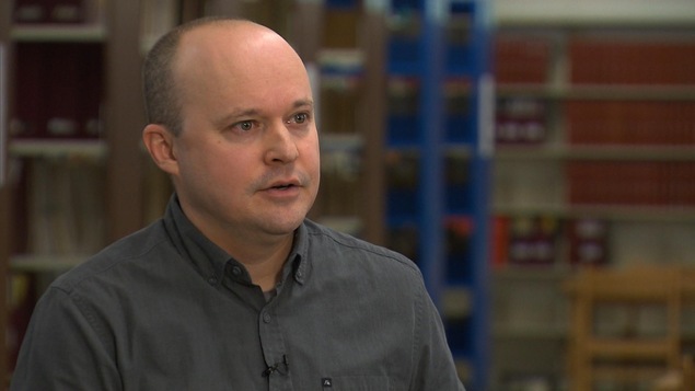 Le responsable du programme au Collège d'Alma, Maxime Goulet, à la bibliothèque. Le responsable du programme au Collège d'Alma, Maxime Goulet, à la bibliothèque.