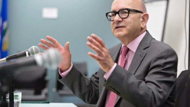 Le vérificateur général de l'Alberta, Merwan Saher, prononce une allocution. Le vérificateur général de l'Alberta, Merwan Saher, prononce une allocution.
