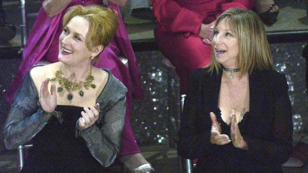 Meryl Streep et Barbra Streisand lors de la cérémonie des Oscars en 2003 Meryl Streep et Barbra Streisand lors de la cérémonie des Oscars en 2003