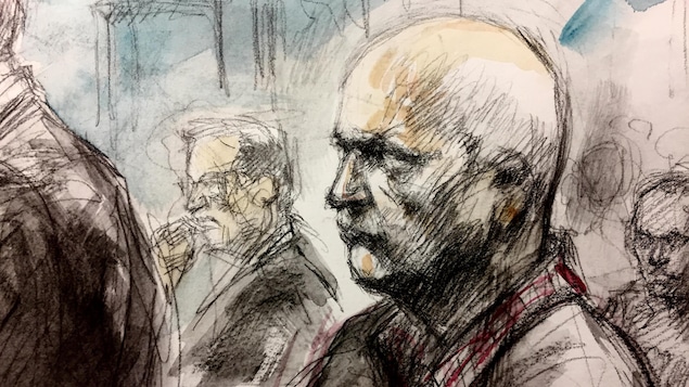 On voit une illustration judiciaire de l'assassin Bruce McArthur en train d'écouter le réquisitoire de la Couronne sur la détermination de sa peine.
