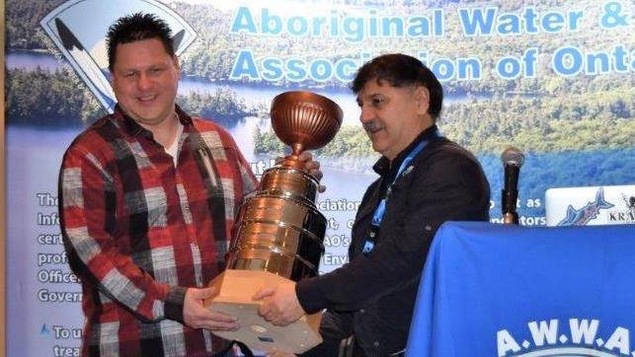 Michael Gillis a reçu le trophée de la Water Cup Challenge