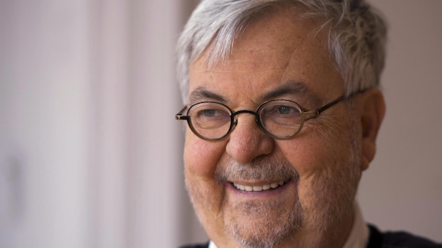 Michel Tremblay sourit