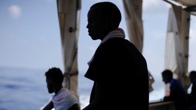 Des migrants à bord du navire Aquarius.