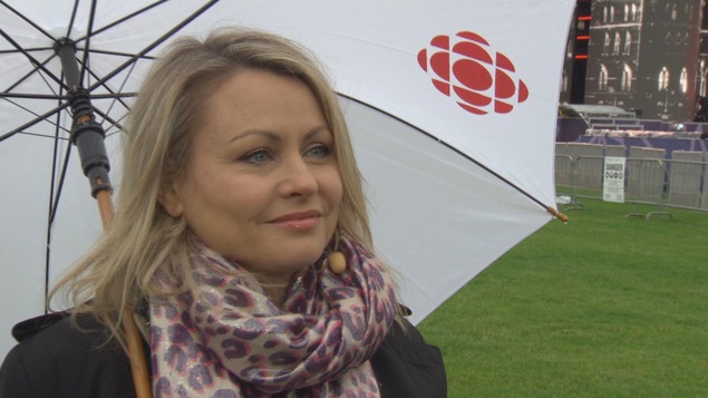 Mitsou en entrevue avec Radio-Canada sur la colline du Parlement à Ottawa