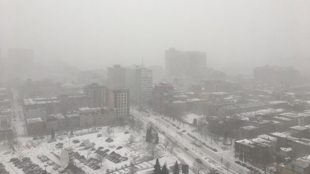 https://images.radio-canada.ca/w_635,h_357/v1/ici-info/16x9/montreal-tempete-2.JPG