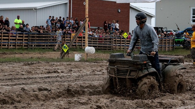 Un participant sur la piste de course de Jogues.