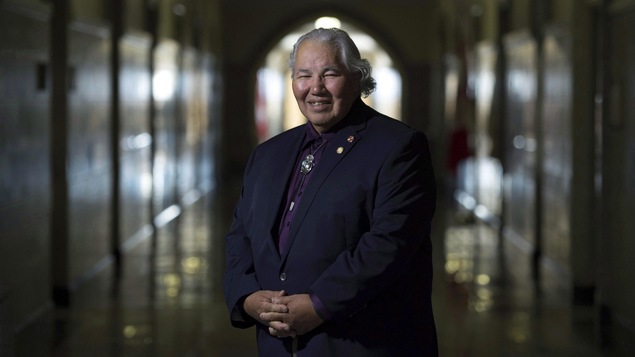 Le juge à la retraite et sénateur Murray Sinclair va enquêter sur la Commission des services policiers de Thunder Bay