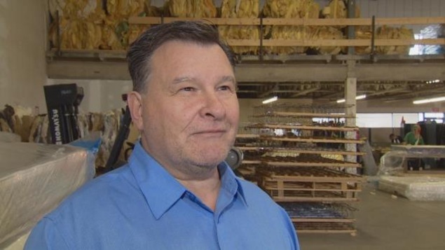 Murray Soroka dans l'entreprise de recyclage Murray Soroka dans l'entreprise de recyclage