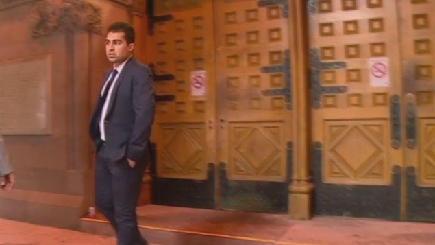 Une photo de Mustafa Ururyar au tribunal