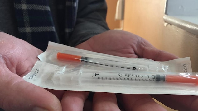 Les centres d'injections supervisée fournissent notamment des seringues propres aux utilisateurs de drogues.