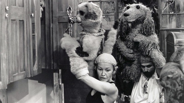 Les marionnettistes Johanne Rodrigue et Michel P. Ranger sur le plateau de l'émission « Pacha et les chats » Les marionnettistes Johanne Rodrigue et Michel P. Ranger sur le plateau de l'émission « Pacha et les chats »