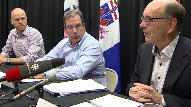 Trois membres du panel financier chargé de conseiller le territoire du Yukon Trois membres du panel financier chargé de conseiller le territoire du Yukon
