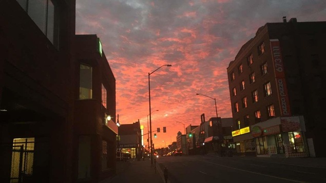 Coucher de soleil sur la rue Elm à Sudbury Coucher de soleil sur la rue Elm à Sudbury