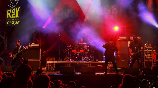 Le groupe Pennywise en concert.