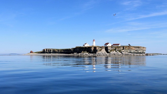 Le phare est situé sur une île presque déserte du parc national de l’Archipel-de-Mingan.