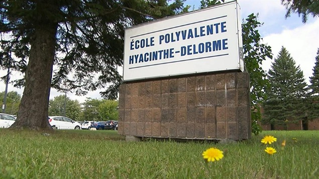 La Polyvalente Hyacinthe-Delorme, école secondaire où deux jeunes ont été arrêtés pour complot et menaces. La Polyvalente Hyacinthe-Delorme, école secondaire où deux jeunes ont été arrêtés pour complot et menaces.