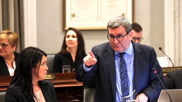 Le maire Régis Labeaume prend la parole au conseil municipal de la Ville de Québec