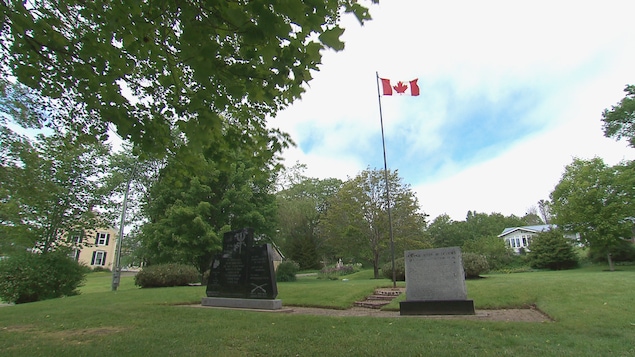Des monuments commémoratifs dans le parc. Des monuments commémoratifs dans le parc.