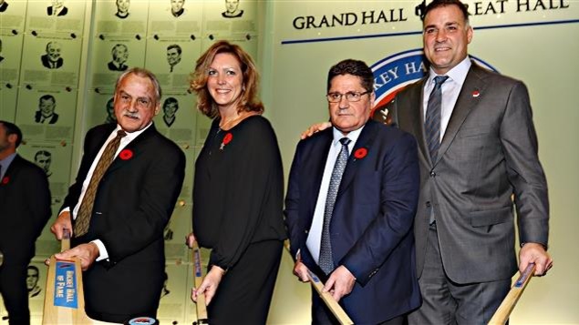 Rogatien Vachon, Kalli Quinn (fille du regretté Pat Quinn), Sergei Makarov et Eric Lindros entrent au Temple de la renommée du hockey.