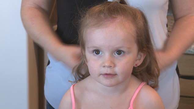 La petite Ruby n'a pas pu aller aux toilettes situées le plus près de son siège, celles de la classe affaires, lors d'un vol récent entre Halifax et Calgary. Elle a fini par se soulager dans son siège. La petite Ruby n'a pas pu aller aux toilettes situées le plus près de son siège, celles de la classe affaires, lors d'un vol récent entre Halifax et Calgary. Elle a fini par se soulager dans son siège.
