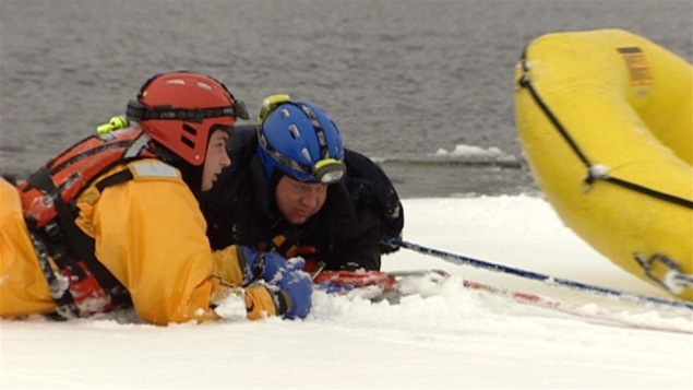 Exercice de sauvetage sur glace sur le lac Waterloo ce week-end Exercice de sauvetage sur glace sur le lac Waterloo ce week-end