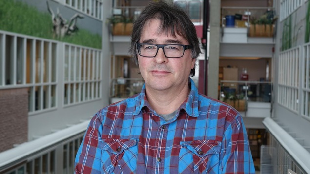 Le biologiste Jean Lambert est le chercheur responsable de l'évaluation des stocks de crabe des neiges chez Pêches et Océans Canada.