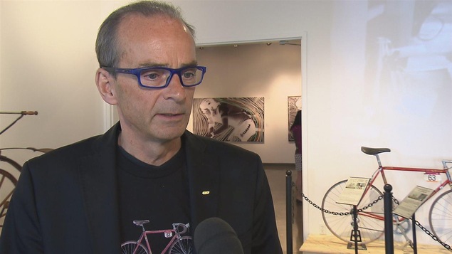 Louis Garneau, cycliste et homme d'affaires du Québec.