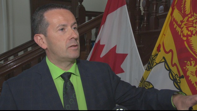 Serge Rousselle, ministre de l'Environnement et des Gouvernements locaux