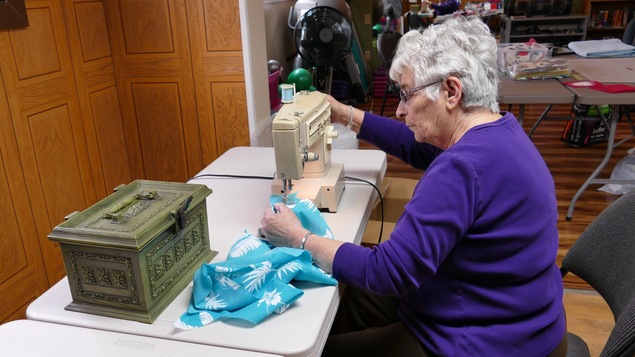 Stella Beaudette est originaire de Saint-Jean-Baptiste. « C’est encourageant d’avoir la chance de travailler avec un groupe plutôt que seule », dit-elle. Stella Beaudette est originaire de Saint-Jean-Baptiste. « C’est encourageant d’avoir la chance de travailler avec un groupe plutôt que seule », dit-elle.