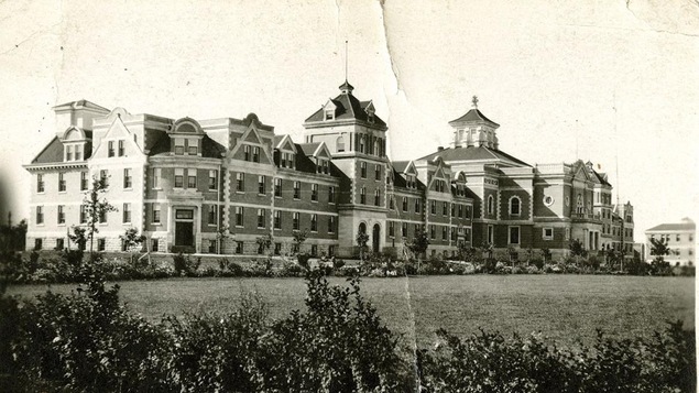 Façade de « Taché Hall » Façade de « Taché Hall »