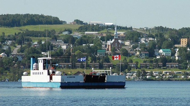 Le Corégone traversant le lac Témiscouata dans le secteur Notre-Dame-du-Lac