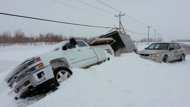 Plusieurs sorties de route sont signalées dans la région de Québec. Plusieurs sorties de route sont signalées dans la région de Québec.
