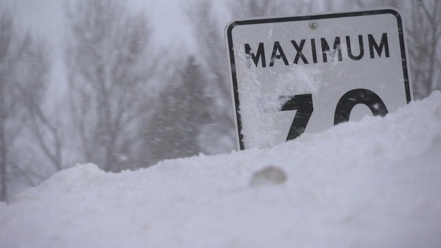 Plusieurs dizaines de centimètres de neige sont tombés en Gaspésie. Plusieurs dizaines de centimètres de neige sont tombés en Gaspésie.