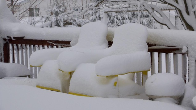 Des chaises de parterre sous la neige Des chaises de parterre sous la neige