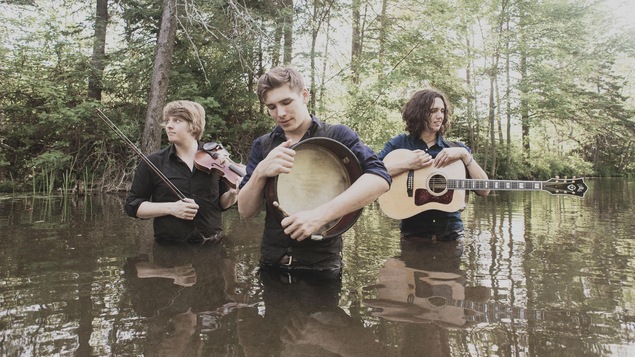 Le trio acadien Ten Strings and a Goat Skin