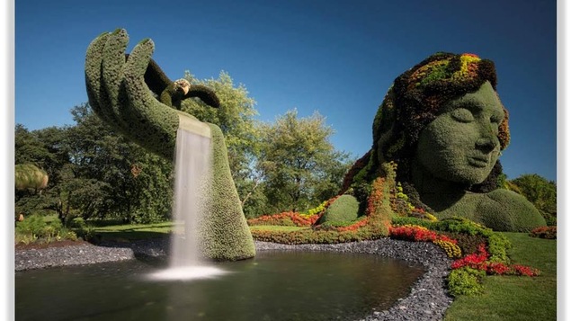 La Terre Mère est une oeuvre «signature» des Mosaïcultures internationales qui représente un buste de femme végétalisé. La Terre Mère est une oeuvre «signature» des Mosaïcultures internationales qui représente un buste de femme végétalisé.