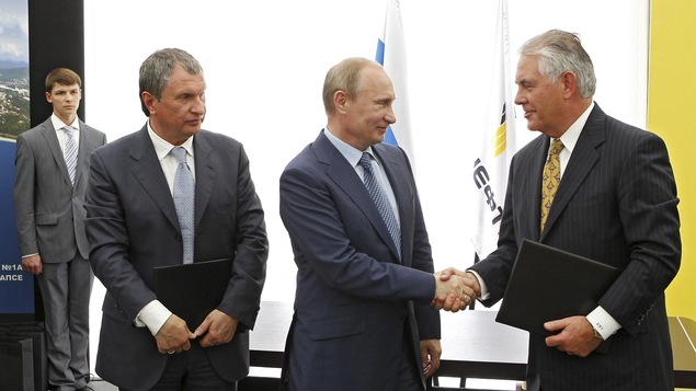 Rex Tillerson et le président russe Vladimir Poutine Rex Tillerson et le président russe Vladimir Poutine