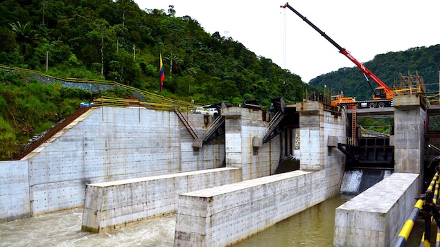 Barrage du projet Toachi-Pilaton en construction Barrage du projet Toachi-Pilaton en construction