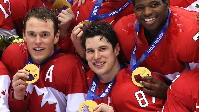 Jonathan Toews, Sidney Crosby et P.K. Subban avec l'or à Sotchi Jonathan Toews, Sidney Crosby et P.K. Subban avec l'or à Sotchi
