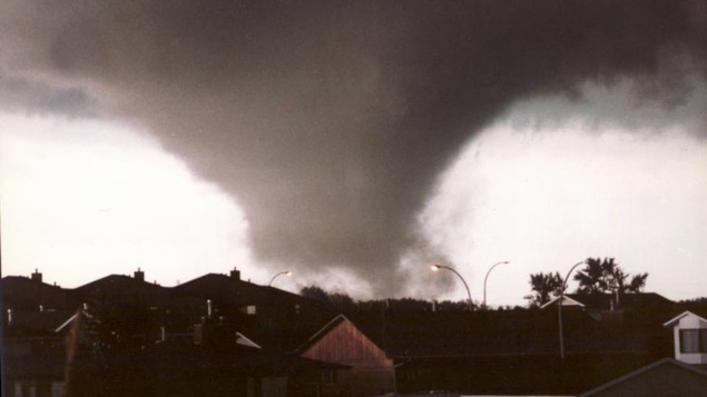 La tornade de 1987 d'Edmonton. La tornade de 1987 d'Edmonton.