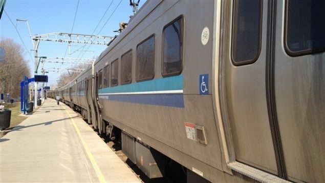 Un train de banlieue à la gare de Deux-Montagnes